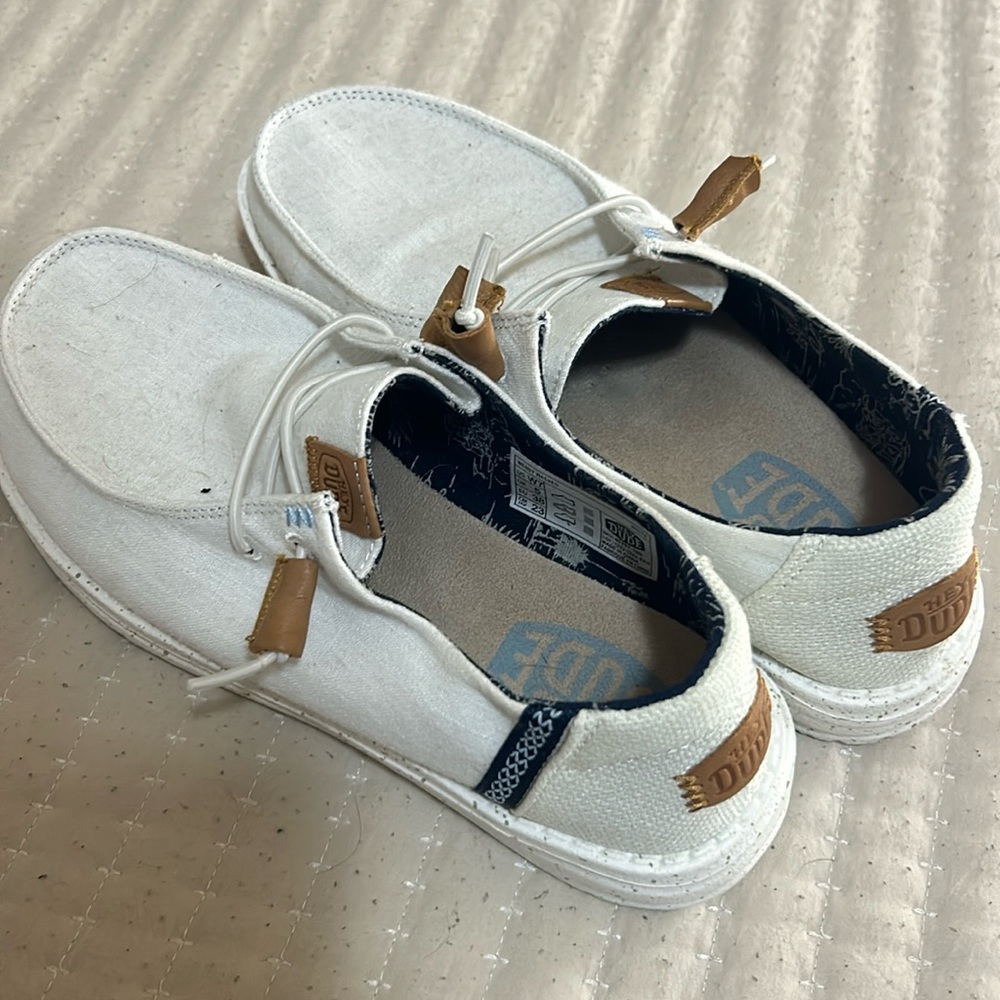 Hey dude’s Woman’s 7 never worn